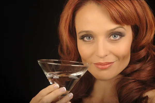 Kvinna med martini — Stockfoto