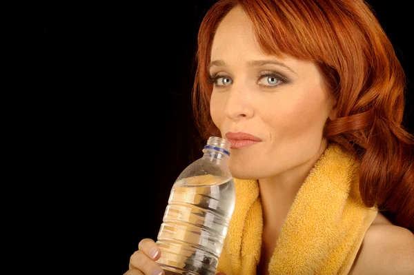 Žena s láhev s vodou — Stock fotografie