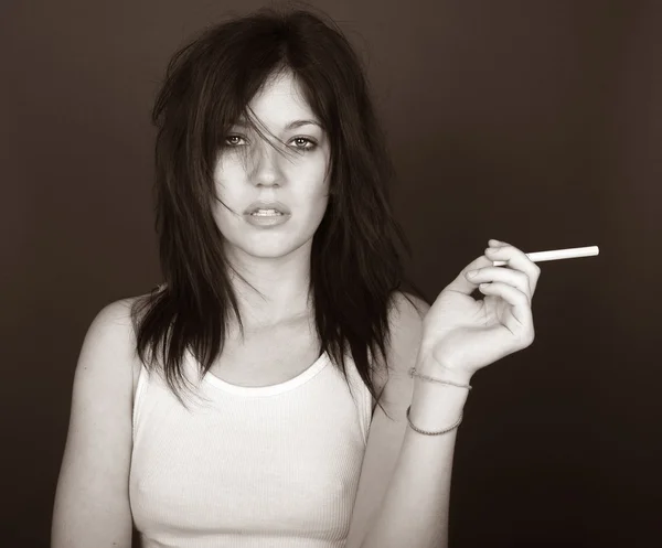 Frau mit einem Rauch — Stockfoto