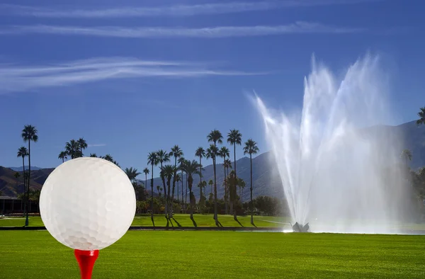 Поле для гольфу фонтан — стокове фото