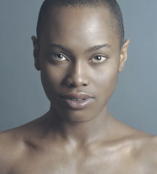 Mooie zwarte vrouw — Stockfoto