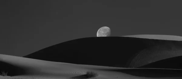 Mondaufgang über den Dünen — Stockfoto