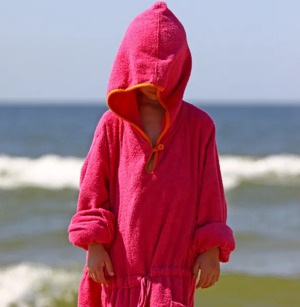 Niño junto al mar — Foto de Stock