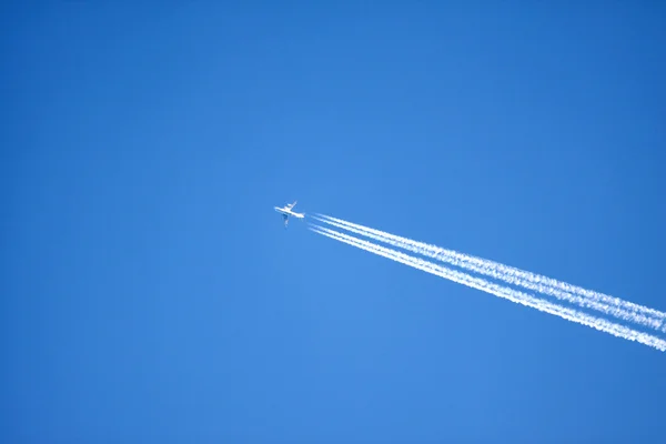 Jet plane and trace — Stock Photo, Image