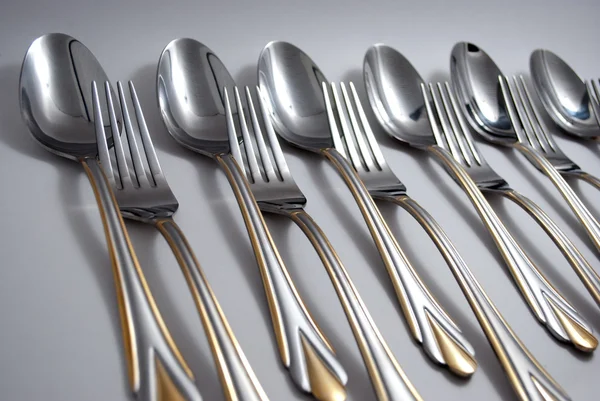 Cucchiai e forchette di metallo — Foto Stock