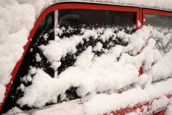 Vintern Stilleben Ett Snötäckt Bilfönster — Stockfoto