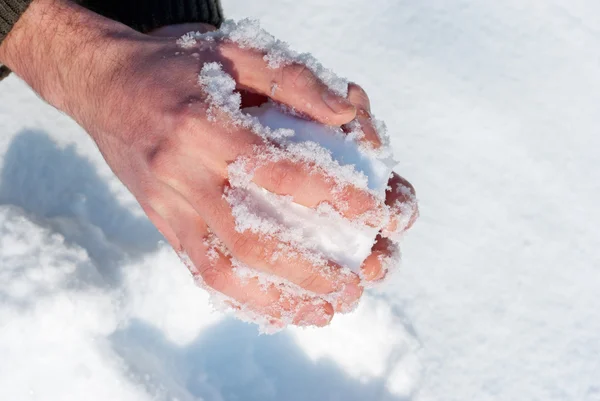 雪玉を作る — ストック写真