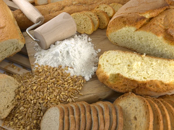 Bröd och mjöl — Stockfoto