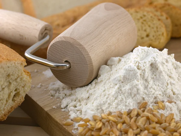 Bröd och mjöl — Stockfoto