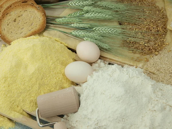 Flour and wheat — Stock Photo, Image