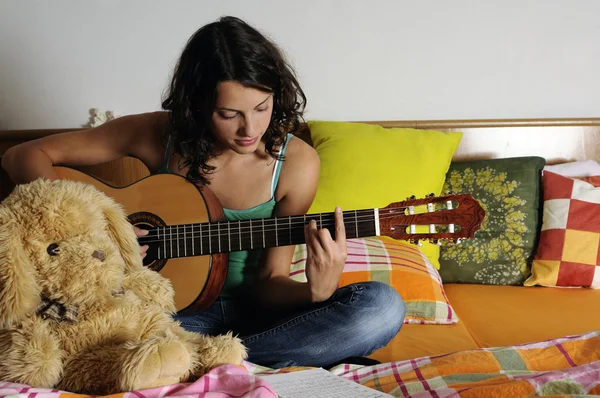 gitar çalmak teen