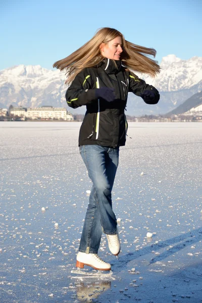 여자 피겨 스케이팅 — 스톡 사진