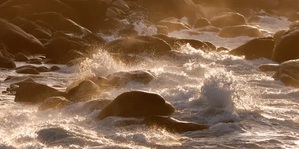 日没で波 — ストック写真