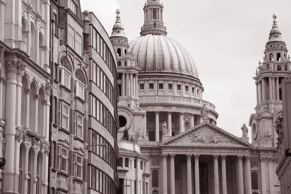 St pauls katedrální kostel v Londýně — Stock fotografie