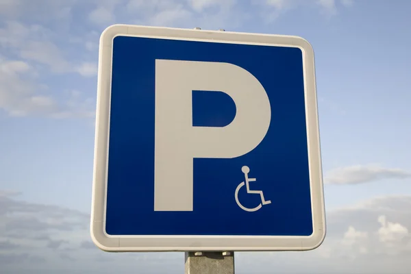 Panneau de stationnement handicapés — Photo