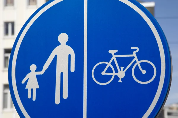 Знак пешеходной и велосипедной дорожки — стоковое фото