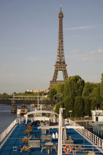 Eiffeltoren en de rivier de seine, paris — Stockfoto