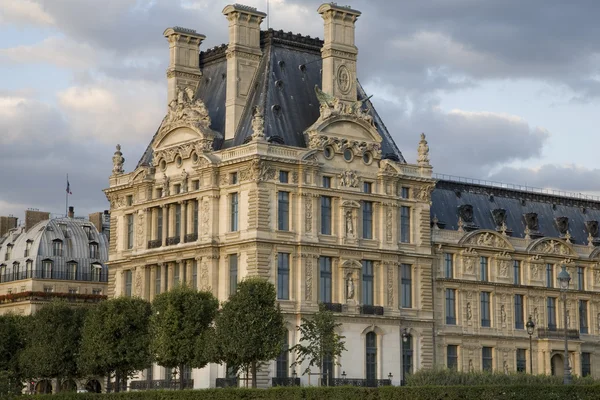 Umělecké muzeum Louvre v Paříži — Stock fotografie