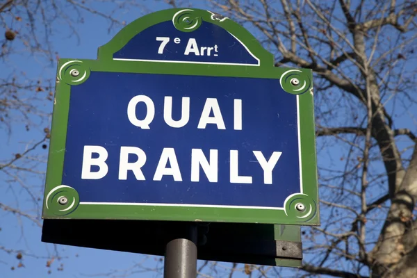 Quai Branly Street Sign Parigi Con Alberi Invernali Sullo Sfondo — Foto Stock
