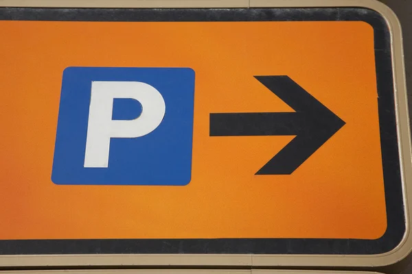 Крупним Планом Помаранчевий Паркування Знак — стокове фото