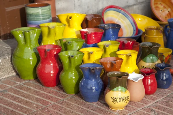 Pots souvenirs colorés — Photo