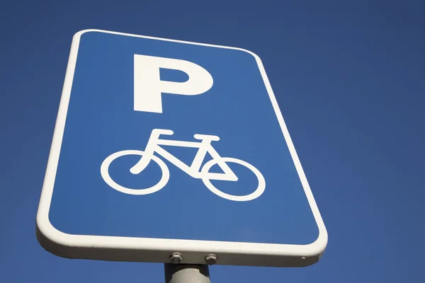Велосипед парковка знак — стокове фото