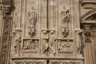 Cephe, Milano duomo katedral kilise