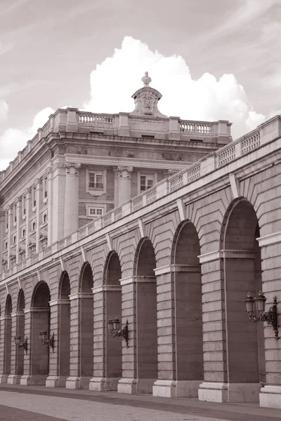 皇家宫殿 马德里 西班牙在黑色和白色棕褐色调 — 图库照片