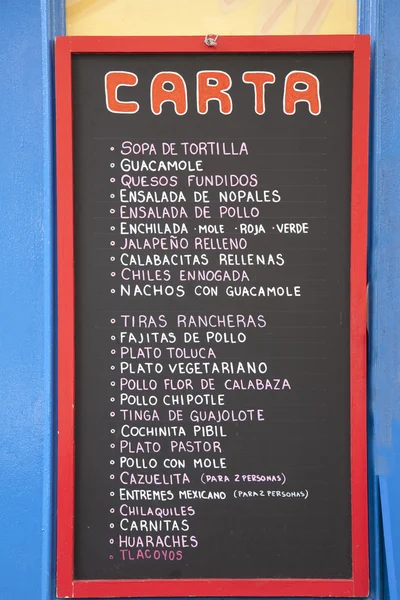 レストランの外のカラフルなメキシコ メニュー — ストック写真