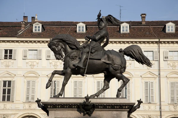 Памятник Мануэлю Филиберто Площади Святого Карло Турин Италия — стоковое фото