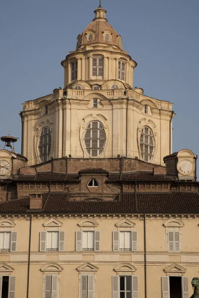 トリノ カステッロ広場にサン ロレンツォ教会 — ストック写真