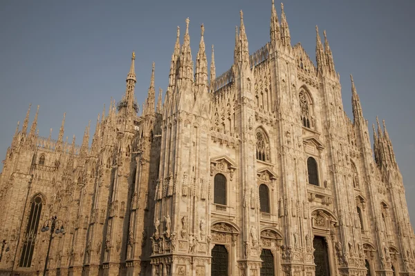 านหน าหล กของโบสถ Duomo Cathedral ในม ลาน ตาล โรป — ภาพถ่ายสต็อก