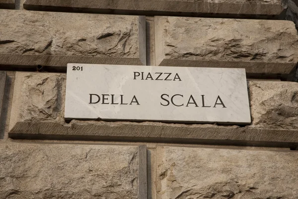 Cartello stradale Piazza Scala a Milano — Foto Stock