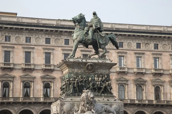 Vittorio Emanuele Άγαλμα Στην Πλατεία Duomo Του Μιλάνου Ιταλία — Φωτογραφία Αρχείου
