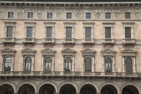Площадь Дуомо в Милане, Италия — стоковое фото