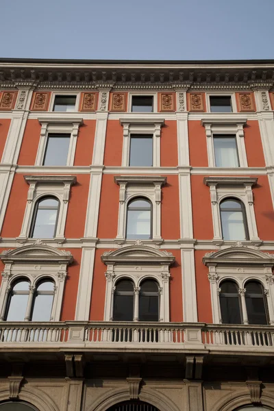 Улица Данте в Милане, Италия — стоковое фото