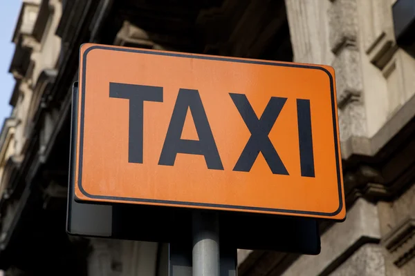 Taxi Znakem Městském Prostředí — Stock fotografie