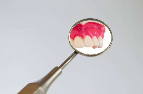 Zahnarzt Spiegel Mit Gebiss Ausschnitt — Fotografia de Stock