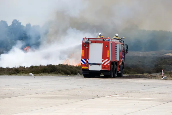 Brandweerwagen in actie — Stockfoto