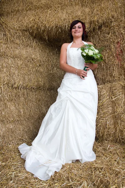 Bride posing for th photo — Stock Photo, Image