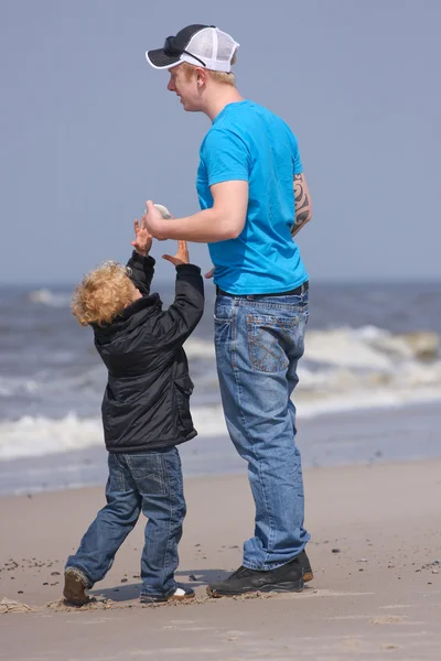 Playing at the beach — Stock Photo, Image