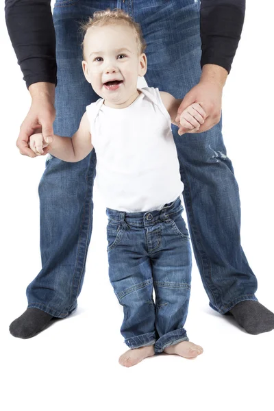 Bébé Garçon Essaie Marcher Avec Son Parent — Photo