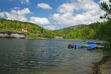 dirrection ünlü Brenets gölde 