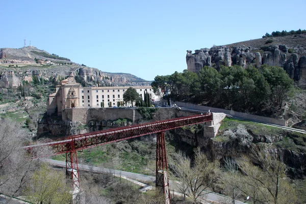 聖パウロ修道院と facinating 自然風景の中の橋 — ストック写真