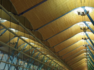 glasfront ve tavan madrid Havaalanı terminali