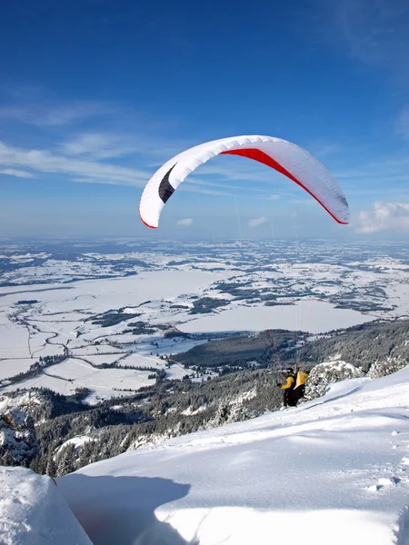 bir yamacın Almanya Alpleri'nde Yamaçparaşütü başlangıç