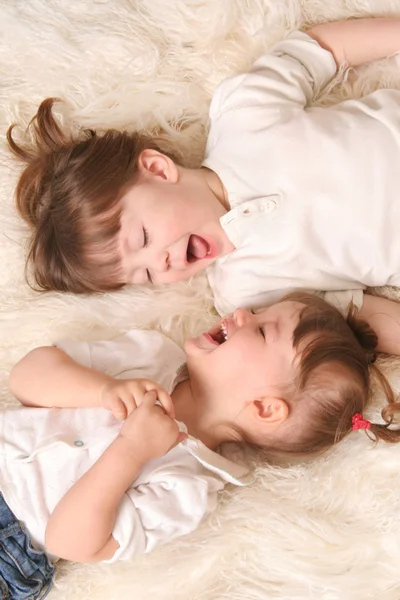 Duas meninas rindo — Fotografia de Stock