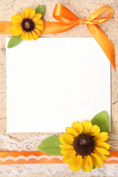空白复古纸张与鲜花设计 — 图库照片
