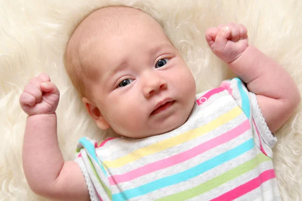 Дитяча дівчинка (1,5 місяців  ) Ліцензійні Стокові Фото