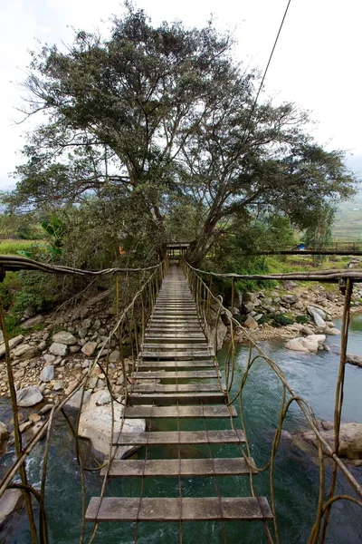Stary Most drewniany wiszący — Zdjęcie stockowe